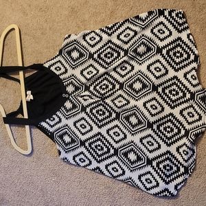 Medium black and white tank top